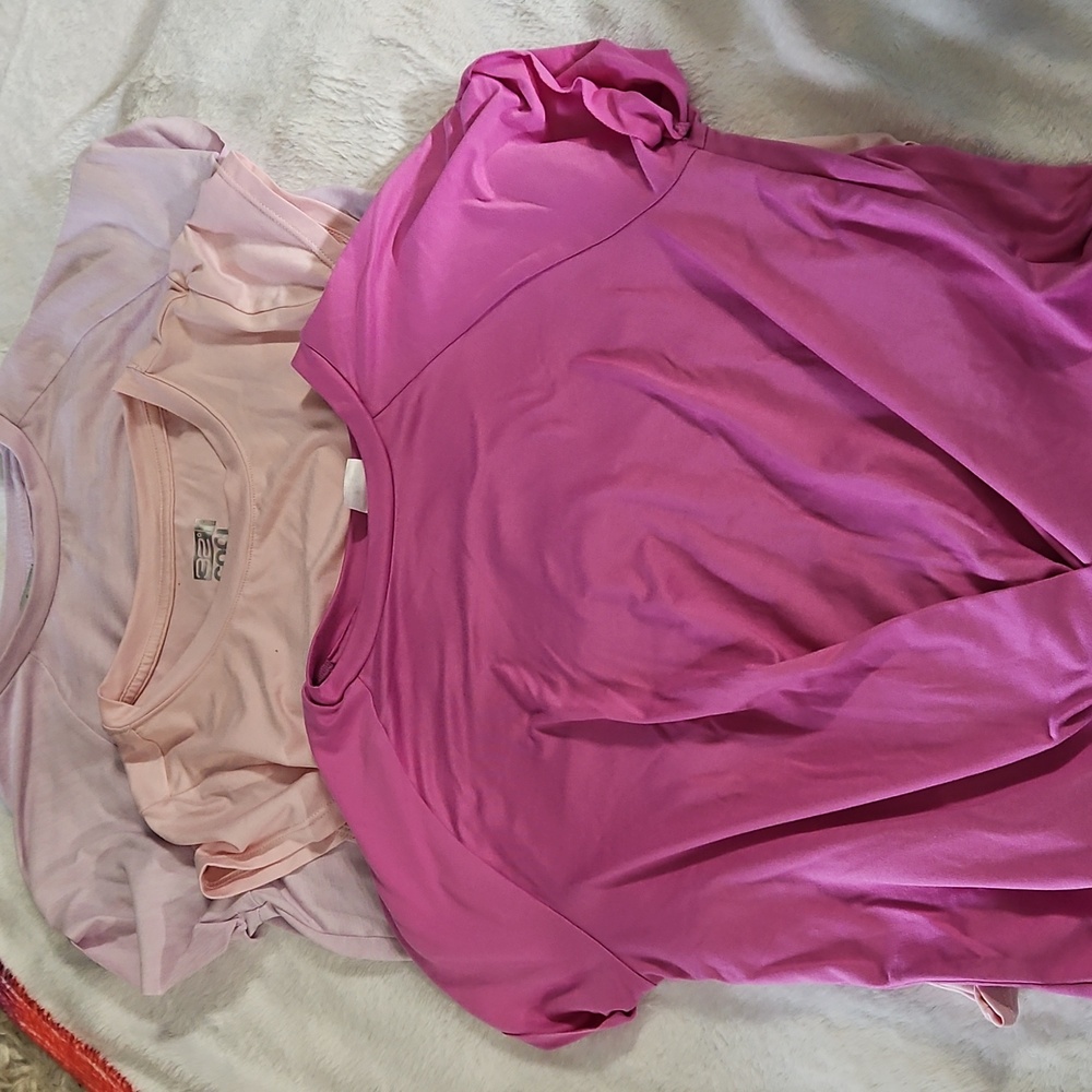 3 girls size small tshirts